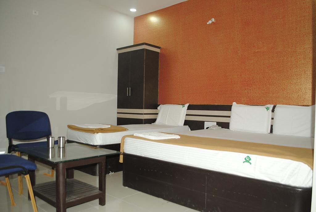 Ssr Hotel Srikalahasti Esterno foto