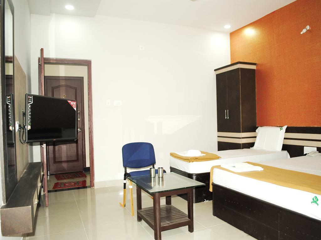 Ssr Hotel Srikalahasti Esterno foto