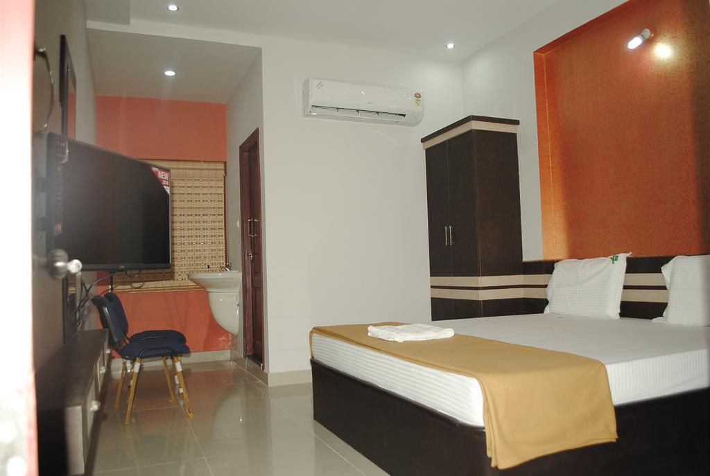 Ssr Hotel Srikalahasti Esterno foto