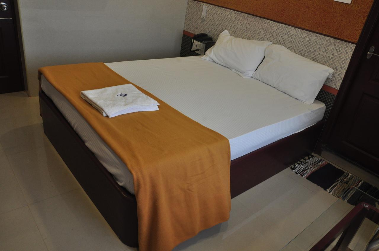 Ssr Hotel Srikalahasti Esterno foto